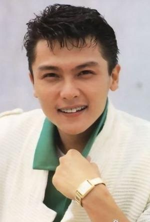 四款男星卷发彰显男人气质