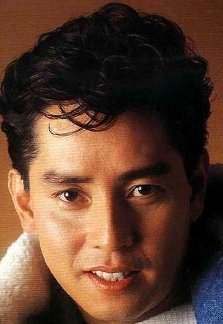 四款男星卷发彰显男人气质