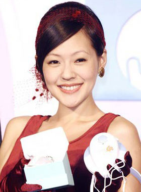 6大明星如何演绎长短发变幻风情