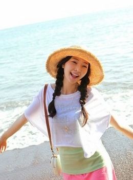 韩国美女外出发型巧搭配