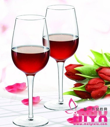 巧用红酒自己DIY红酒面膜，在家也能轻松抗氧化