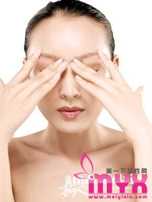 教你几个去眼袋妙招,让浮肿、黑眼圈一并消除