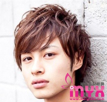 2013年会继续流行的男生烫发造型