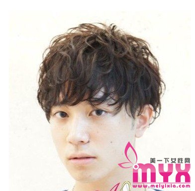 2013年会继续流行的男生烫发造型