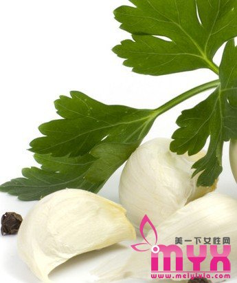 各路达人集体推荐的祛痘小偏方 “谁”更靠谱?