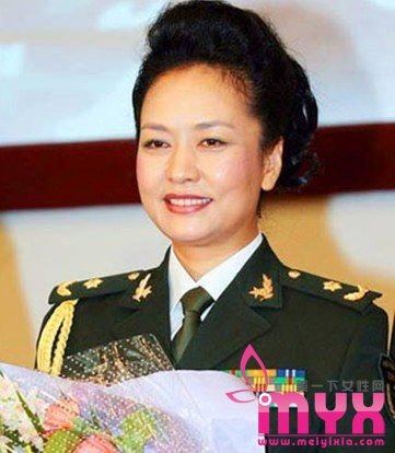 中国“第一夫人”彭丽缘的气质发型大暴光