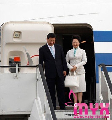 中国“第一夫人”彭丽缘的气质发型大暴光