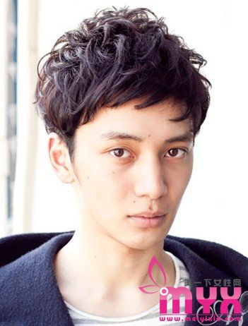 8款日系王子风纹理烫男生发型图片 潮男最爱