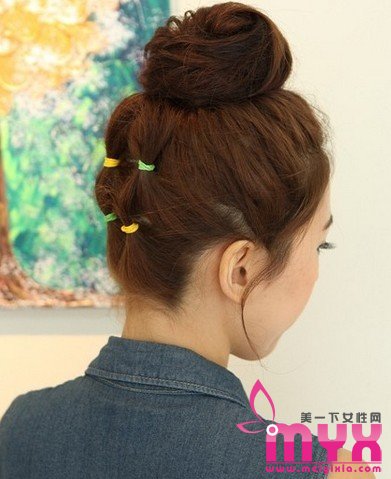 立马增高5cm 减龄5岁的韩式花苞头扎法图解