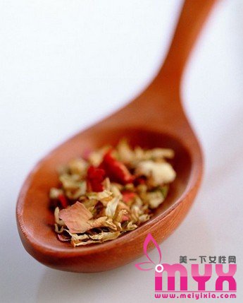 3款自制面膜祛痘印 中药“拯救”你的痘痘肌