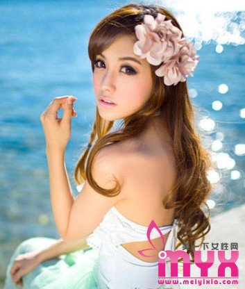 8款最具女神范的气质长卷发发型 美翻了！