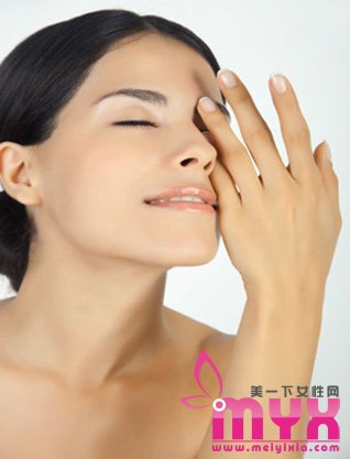 揭秘脸上“爆痘”的6大元凶 还你光滑美丽肌