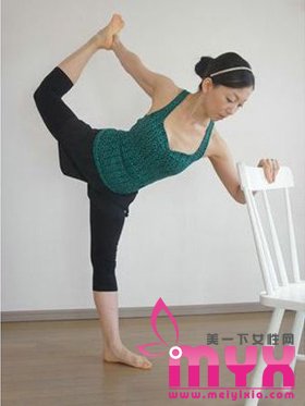 大腿小腿一起“享瘦”的椅子减肥操（图）