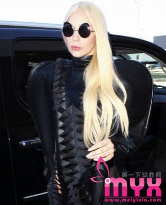 Lady Gaga百变造型 米奇头发型俏皮又抢眼