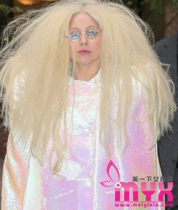 Lady Gaga百变造型 米奇头发型俏皮又抢眼