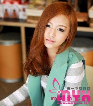 颧骨高的女生适合什么发型？