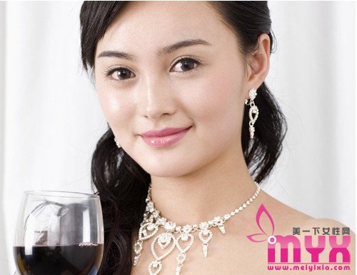 护肤达人告诉你美白、祛斑、抗氧化的红酒面膜怎么做？