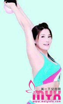4步瑜伽丰胸操 重新打造完美的胸部线条 拥有性感的乳沟