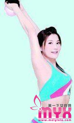4步瑜伽丰胸操 重新打造完美的胸部线条 拥有性感的乳沟
