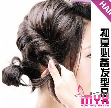 超级诱惑力的蓬松卷发DIY 初夏必备发型扎法