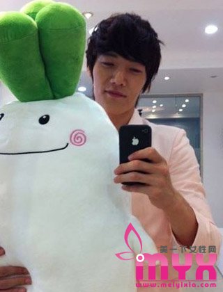 《继承者》男主角崔振赫短发发型 王子范十足