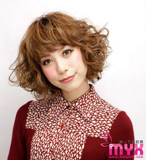 清新宜人的荷叶头 热情奔放 凸显出女性的温婉迷人气质