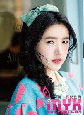 华丽甜美发饰 黑色头发也能扎出甜美减龄气质