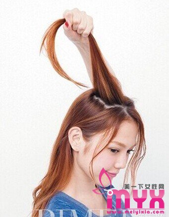 俏皮可爱的半扎发 瞬间变成乖乖女
