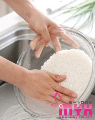 淘米水当＂面膜＂ 击退暗沉与蜡黄