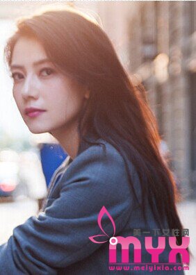 女神的心机长发 让脸型看起来更加完美