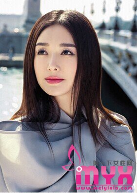 女神的心机长发 让脸型看起来更加完美