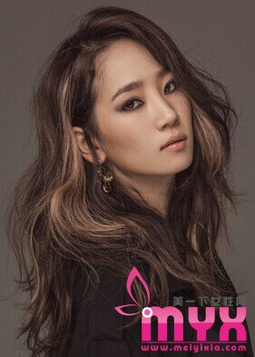女神的心机长发 让脸型看起来更加完美