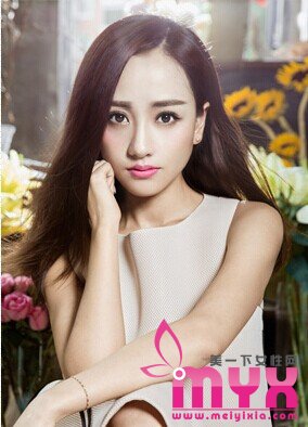 女神的心机长发 让脸型看起来更加完美