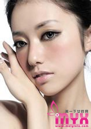 睡前禁水+早起按摩=瘦脸10斤
