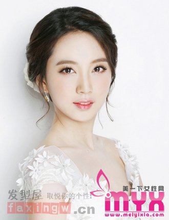 温婉动人的韩式新娘盘发 心动指数爆棚！