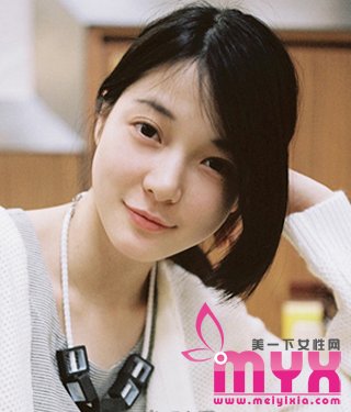 适合塌鼻女生的8款中长发型（图片）