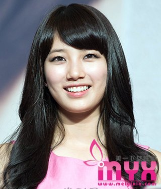 适合塌鼻女生的8款中长发型（图片）