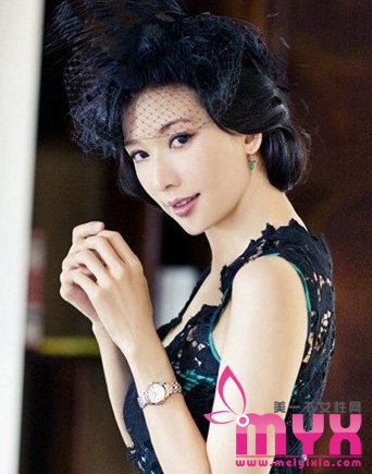 戴对发饰轻松“冻”龄 志玲姐姐亲自示范