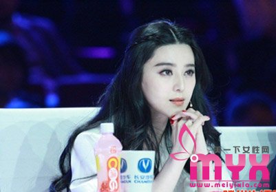 范冰冰《中国出彩人》中分麻花辫发型扎法