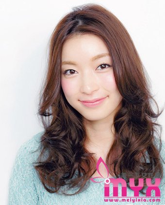 2015最新甜美发型集锦 用甜美发型妆点夏日吸睛度