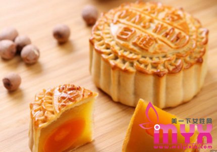 1个月饼=3碗米饭 中秋怎么吃月饼才不长胖？