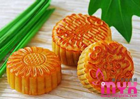 1个月饼=3碗米饭 中秋怎么吃月饼才不长胖？