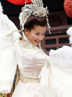 《问君能有几多愁》刘涛周娥皇发型 古装发髻温婉妩媚