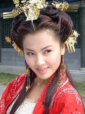 《问君能有几多愁》刘涛周娥皇发型 古装发髻温婉妩媚