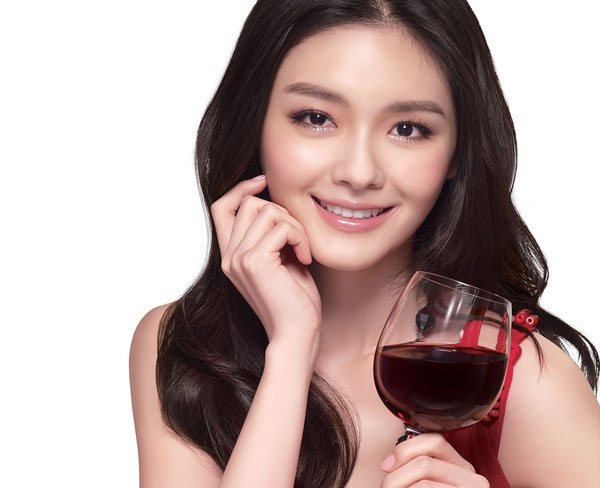 红酒美容的秘密  不只是“喝喝”而已