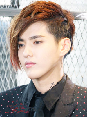 吴亦凡为你演绎杀马特发型的时尚潮男style