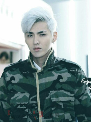吴亦凡为你演绎杀马特发型的时尚潮男style