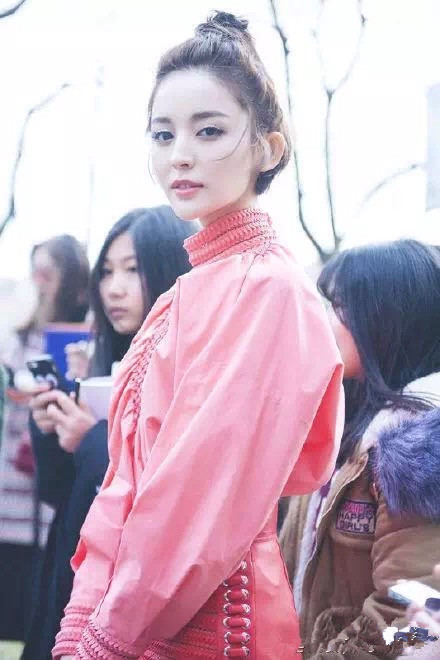 娱乐圈时尚女星欢迎的发型之一，看看女星如何演绎
