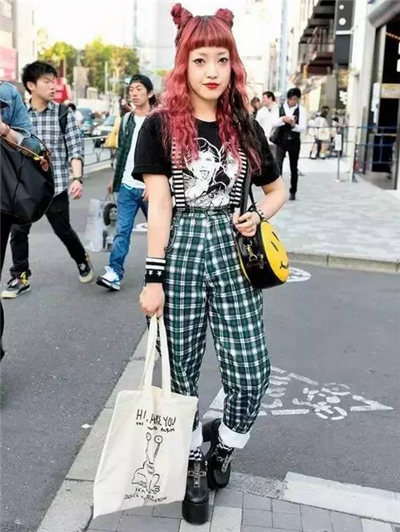 看性感知性欧美女星诠释包子头的时尚魅力