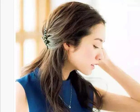 三款长卷发扎法教程，就能让你享受到最浪漫的气质
